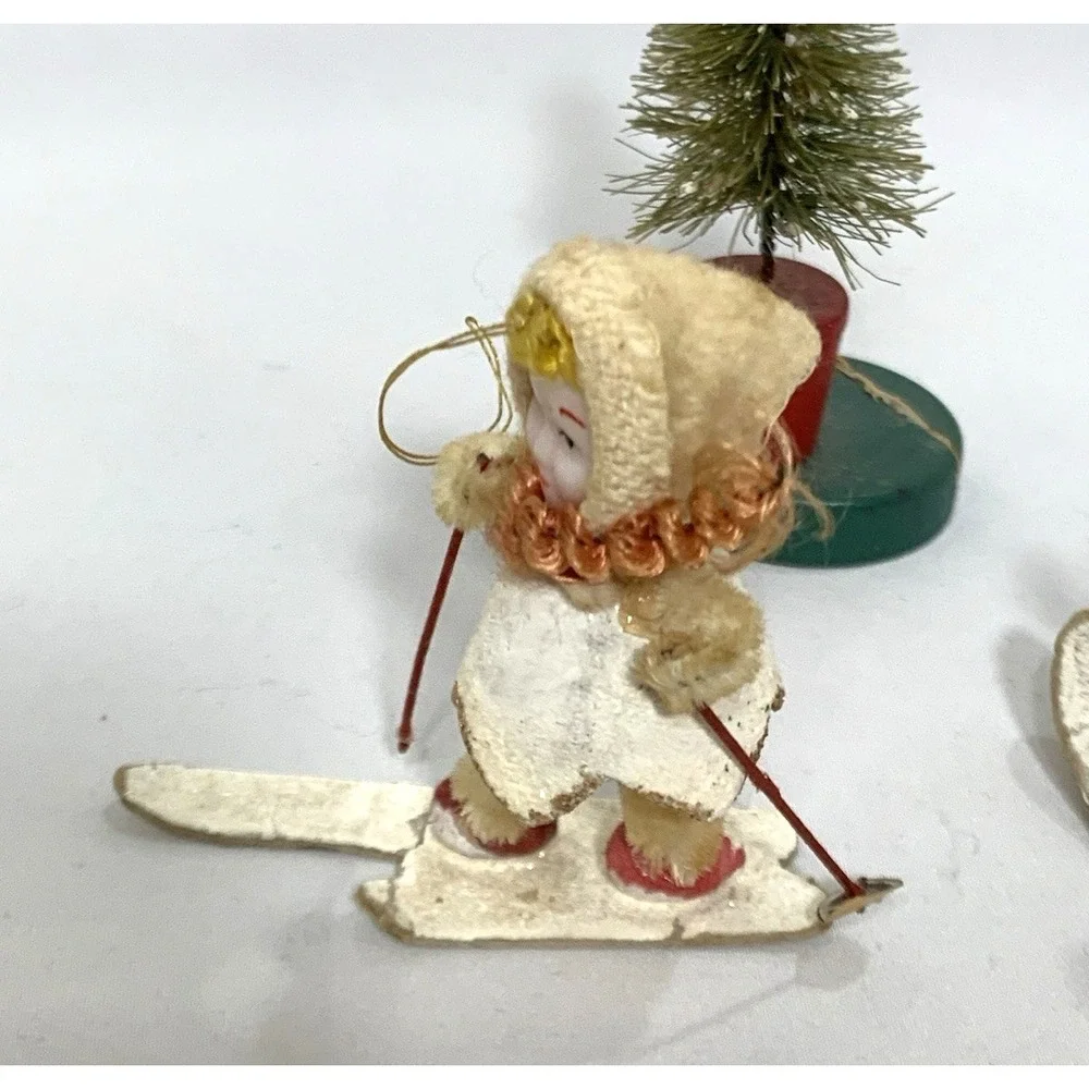 Delta Novelty Japan Figures Cardboard‎ Vintage Putz Skiing + Tree (DAMAGE)